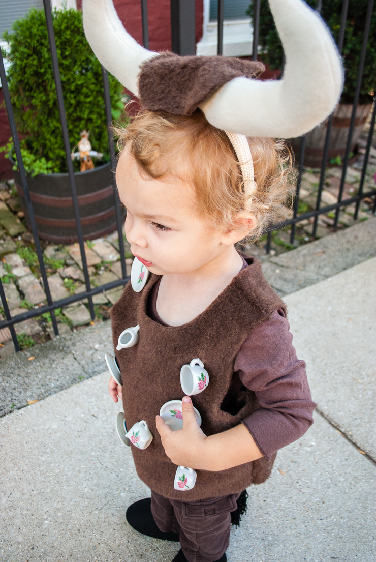 Easy DIY Halloween Costume for Toddlers: Bull In A China Shop by @merrimentdesign
