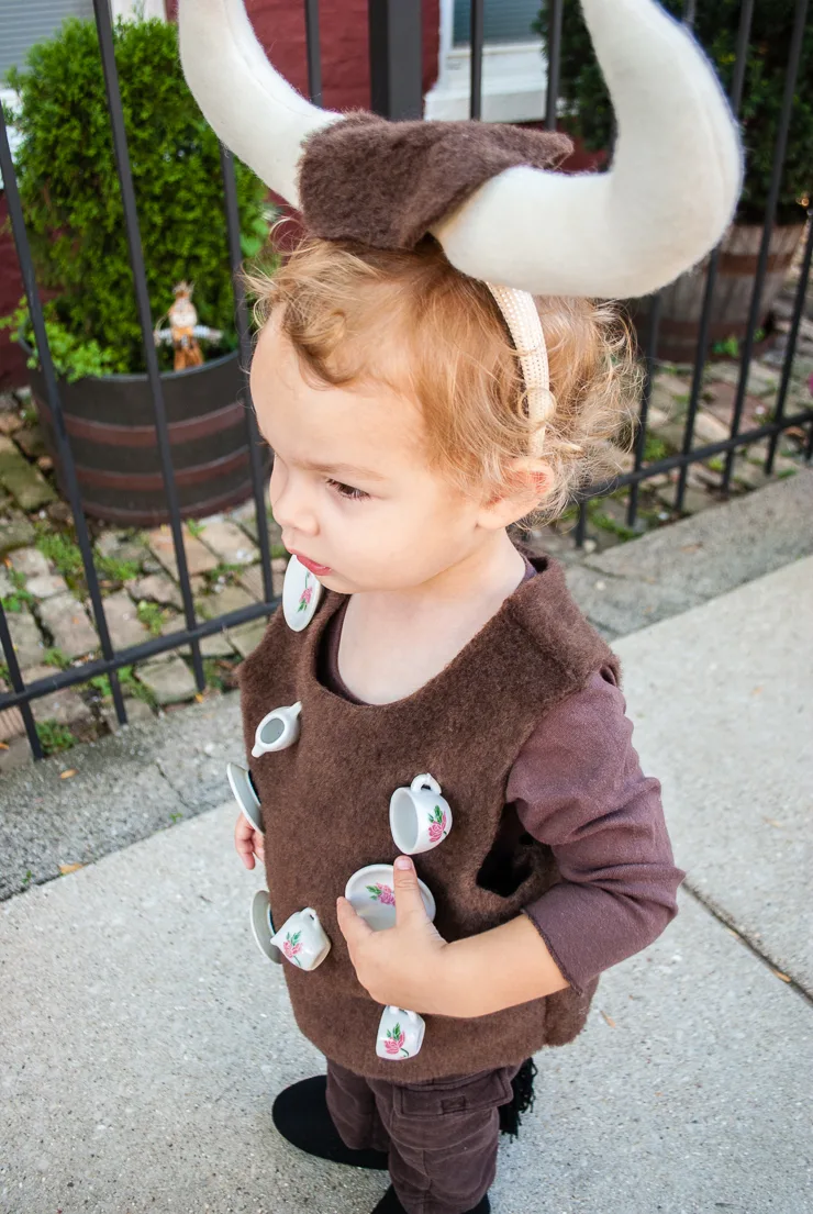 Easy DIY Halloween Costume for Toddlers: Bull In A China Shop by @merrimentdesign