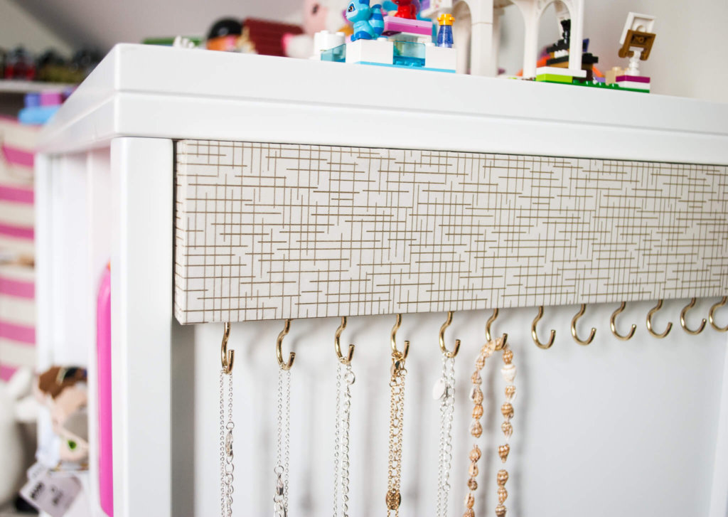 Easy Diy Jewelry Holder To Organize Necklaces Tangle Free Merriment Design