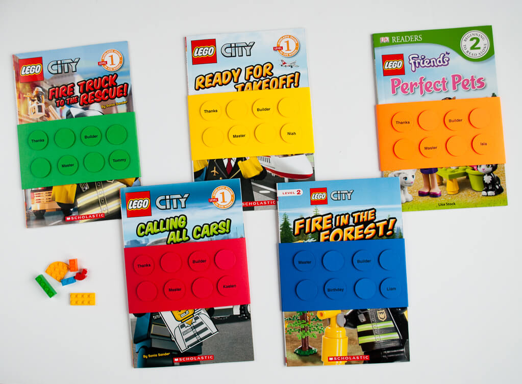 Easy DIY LEGO Birthday Party Favors: Wrap LEGO books with personalized paper LEGO brick book wraps using colored paper and a circle craft punch. It's an easy and useful LEGO birthday party favor idea! | LEGO birthday party favor | LEGO goodie bag idea