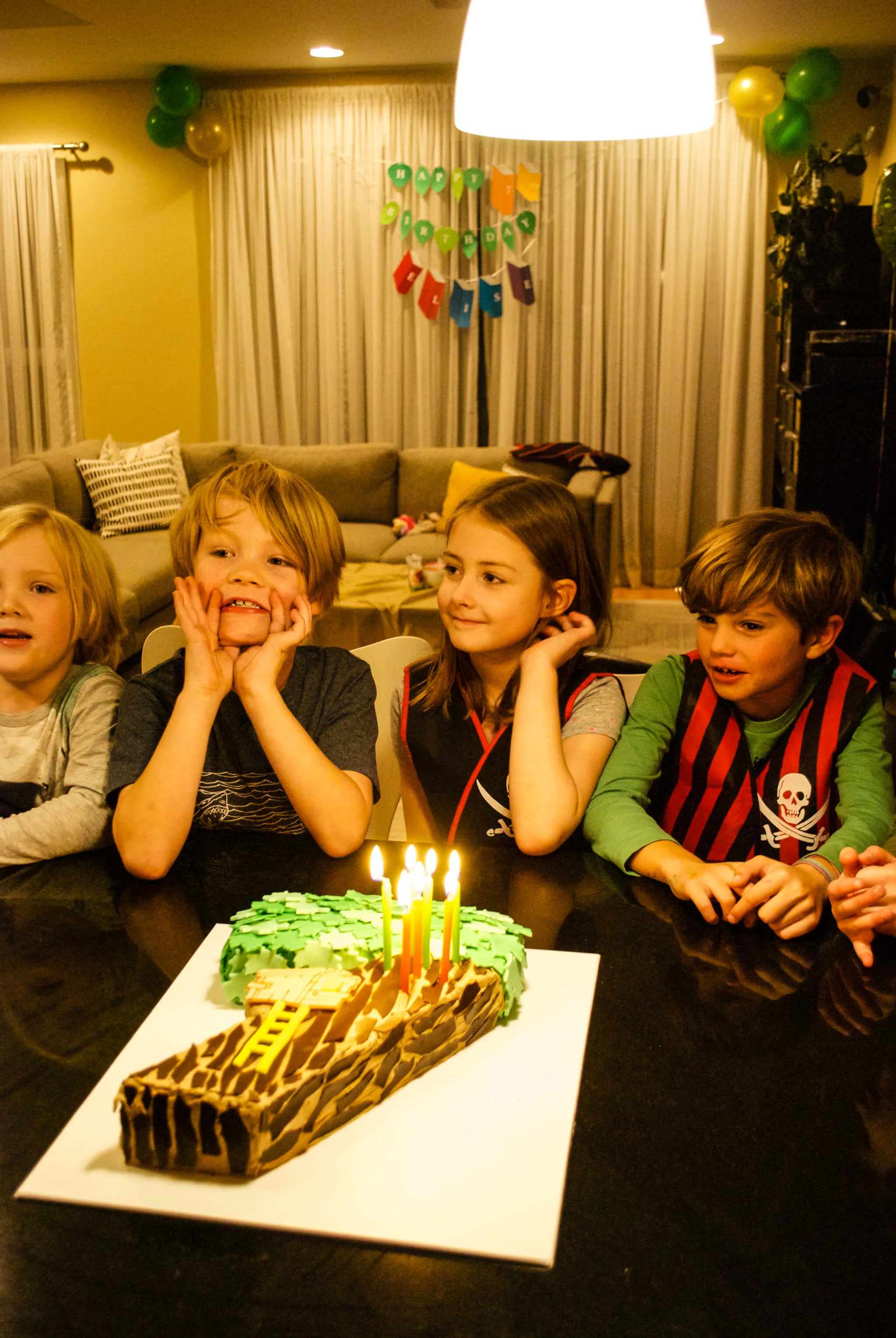 Easy DIY Magic Tree House birthday cake for a Magic Tree House 7th birthday party. Edible tree house and leaves are fondant, bark is chocolate. Get the free printable template to make the tree house and number 7 shaped cake - no special cake pan needed!