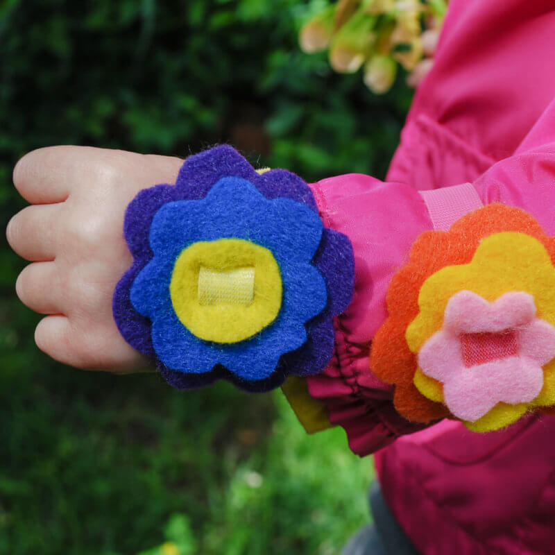 Easy DIY no-sew felt flower bracelets - cute kids craft activity for spring