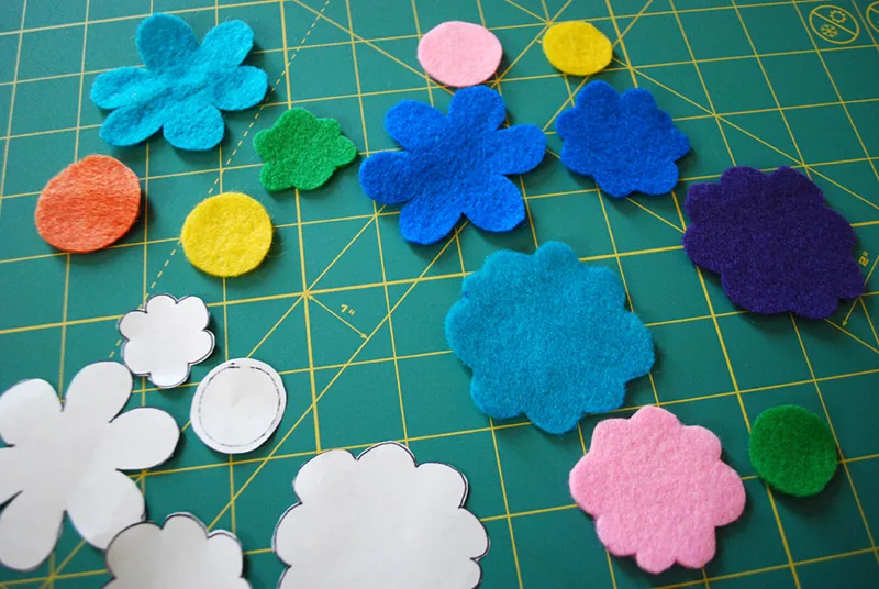 How to Make Felt Flowers - DIY with free printable pattern