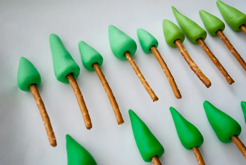 Easy DIY Planes Fire & Rescue Birthday Cake for your little fireman. This cute forest trees and flames cake is simple for beginners. Firemen Dusty, Blaze, Dipper and Windlifter are on their way to put out the forest fire in Piston Peak National Park! A trees birthday cake would be cute for a camping birthday party too.