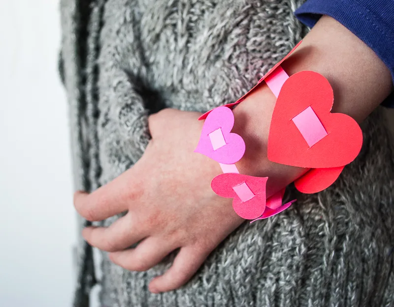 Heart Friendship Bracelet for Valentines Day / DIY Tutorial 