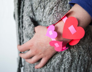 Easy DIY paper heart bracelets for Valentine's Day. I love this sweet Valentine's Day kids craft! #Colorize