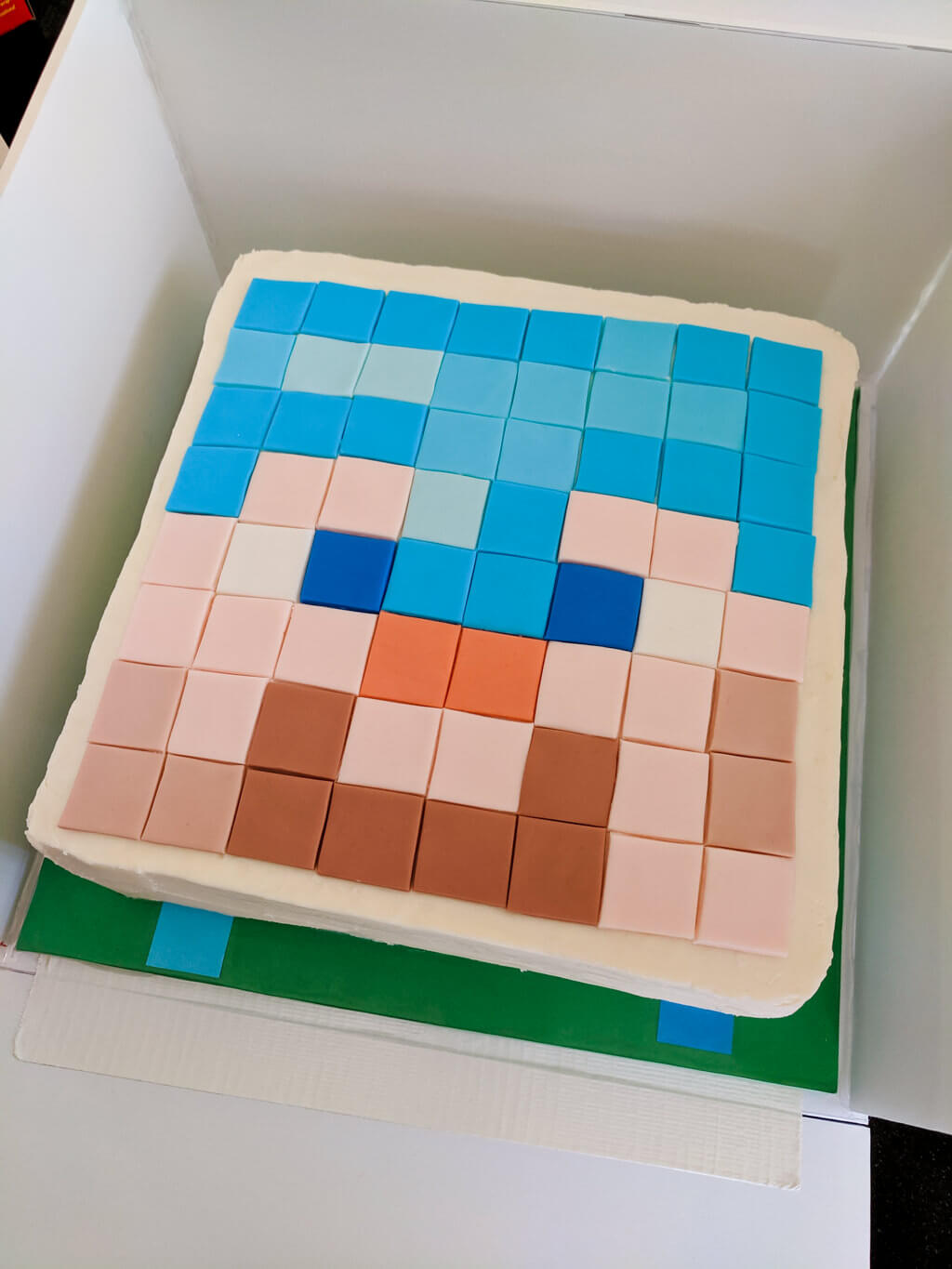 Minecraft cake inside a DIY cake box
