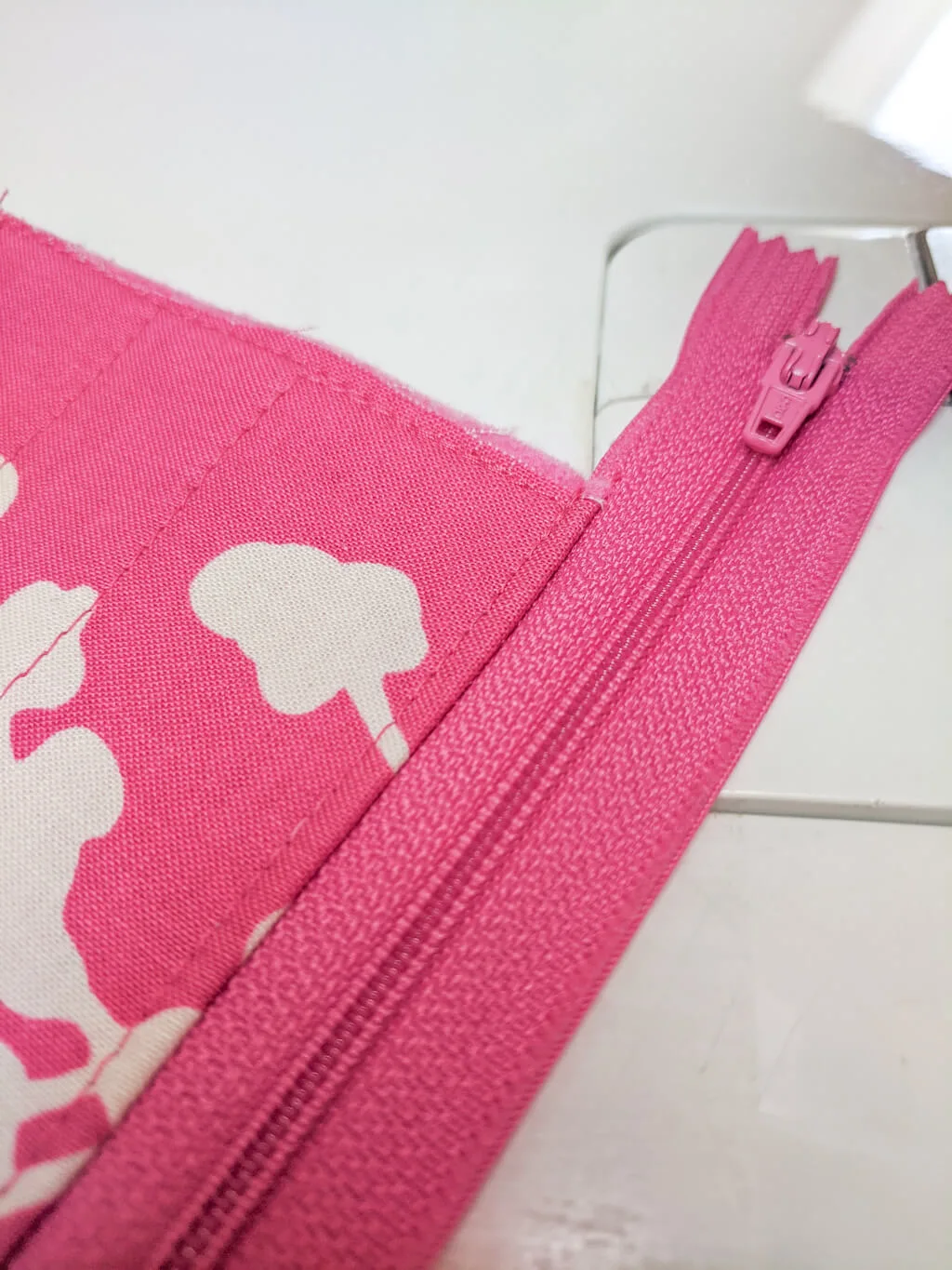 Topstitching on a zipper pouch