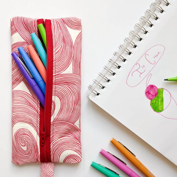 DIY pencil case pouch with zipper and markers