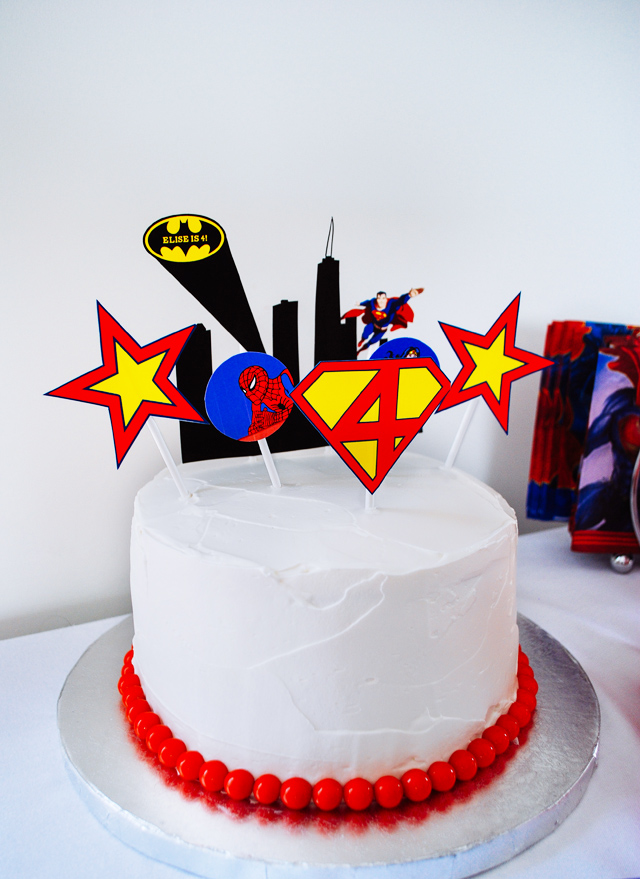 Easy super hero birthday cake with printable cake toppers @merrimentdesign