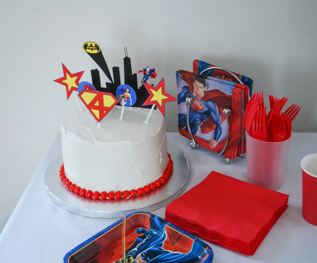 DIY Superhero birthday cake with Superman napkins and Batman plates