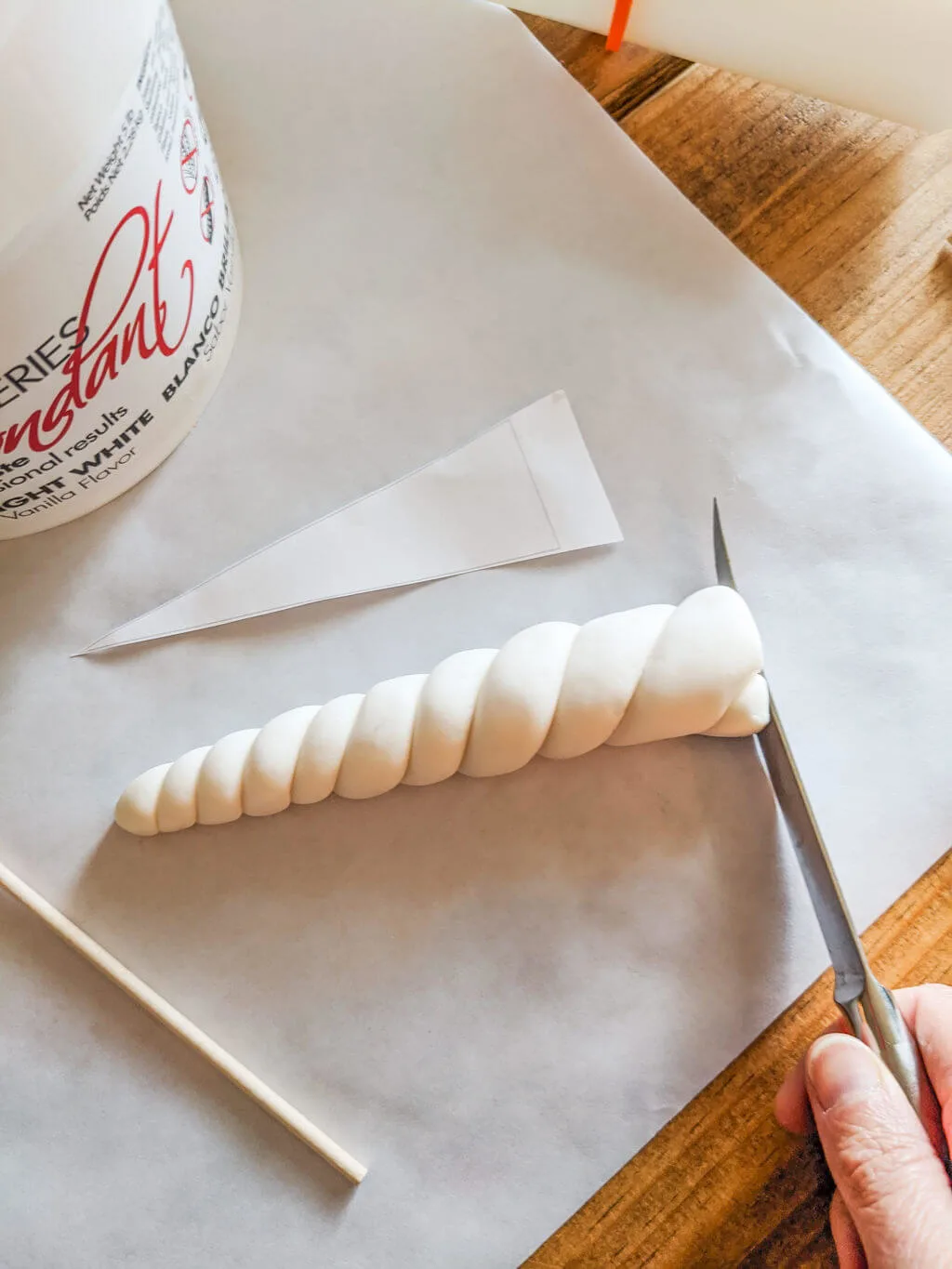 How to make a fondant unicorn horn