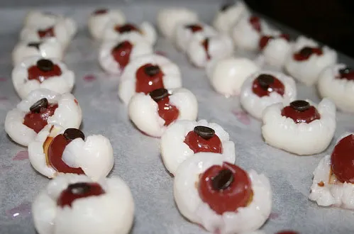 Merriment :: Eyeball lychee ice cubes for Halloween martinis by Emeril channeled by Rachel Pluto