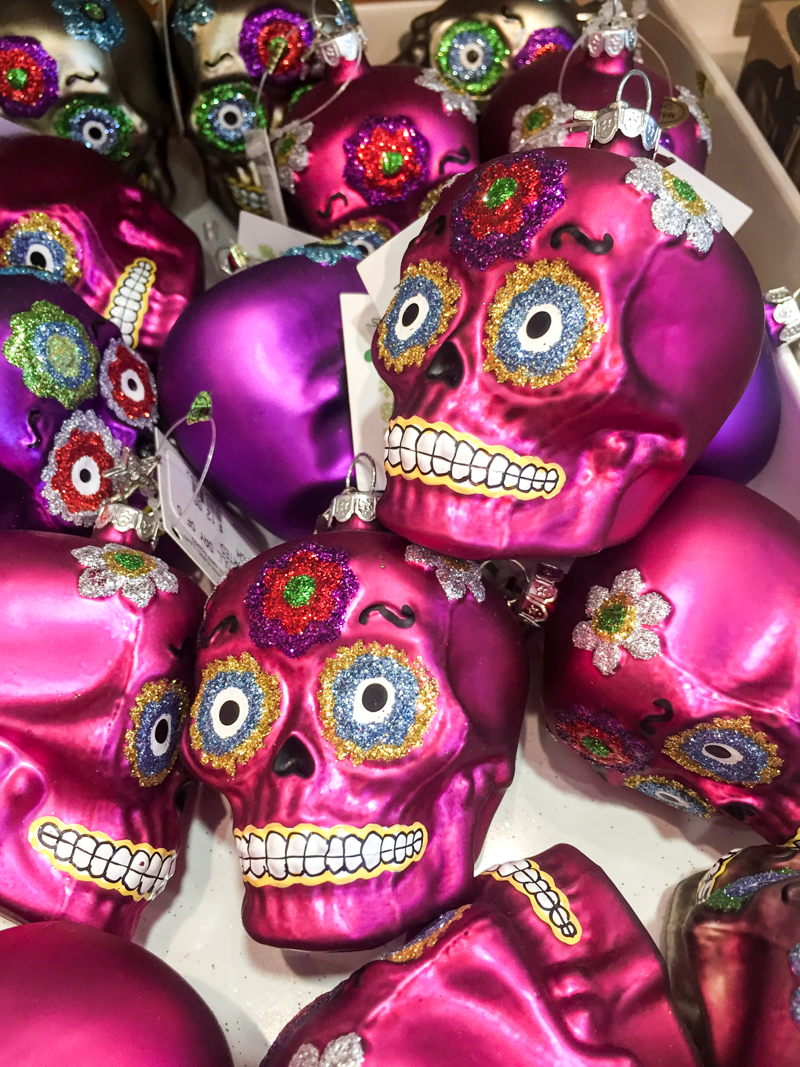Day of the Dead (Día de los Muertos) color palette inspiration for fall. Try this purple, pink, blood red and black color palette with a pop of green on your Halloween paper crafts, Halloween wreaths, Halloween party decorations and more