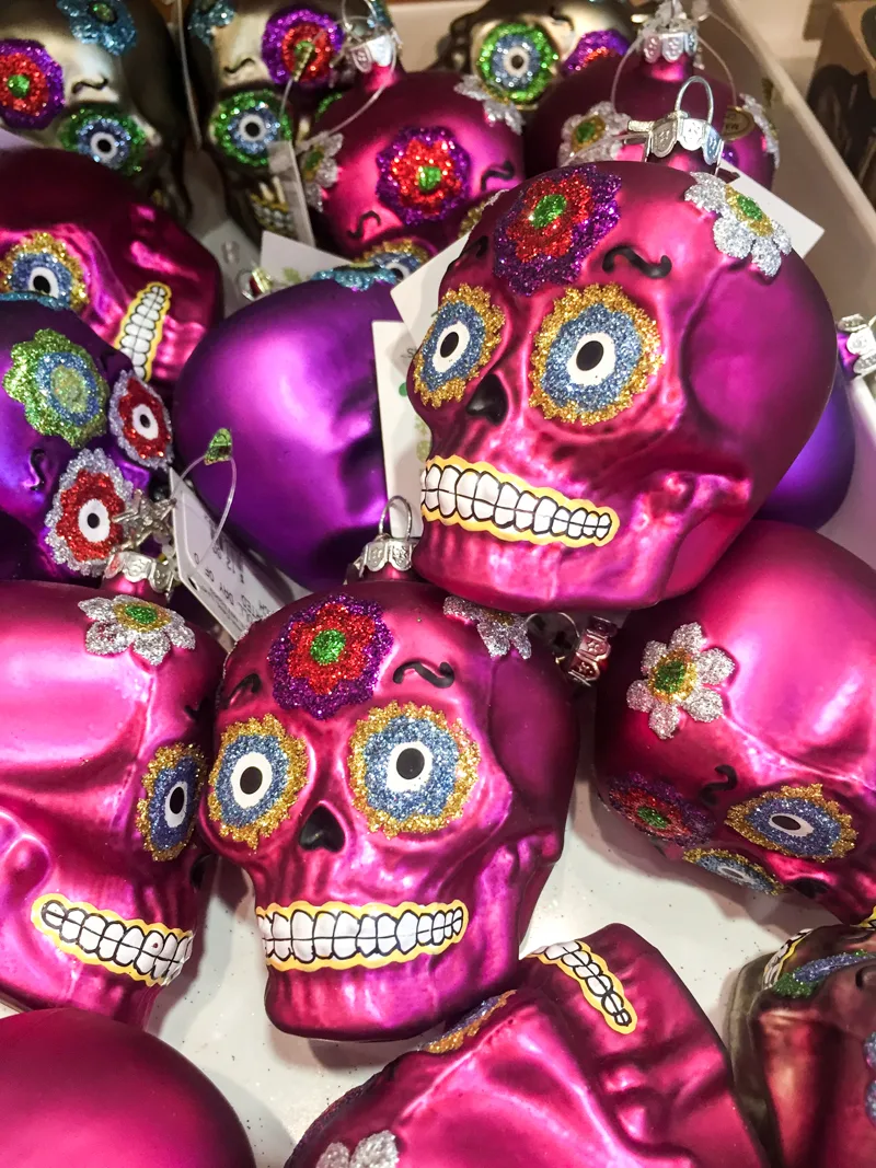 Day of the Dead (Día de los Muertos) color palette inspiration for fall. Try this purple, pink, blood red and black color palette with a pop of green on your Halloween paper crafts, Halloween wreaths, Halloween party decorations and more