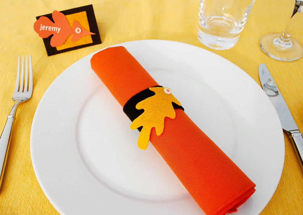 Easy DIY felt leaf napkin rings and placecards for Thanksgiving