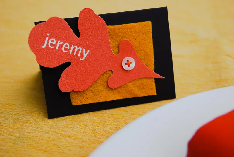 Easy DIY felt leaf napkin rings and placecards for Thanksgiving that look handmade, not homemade