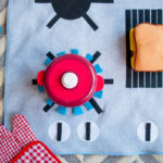 Felt and fleece stove DIY kids play kitchen with detachable felt "burners." It's flat, so you can put it anywhere and roll it up to store away. What a great kids DIY Christmas gift idea! | DIY play kitchen | DIY felt stovetop | DIY felt oven #diygifts #christmas #sewing #freesewingpattern #sewingpattern #DIY #diyforkids