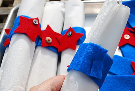 Easy Fourth of July felt and button star napkin rings - no sewing required!