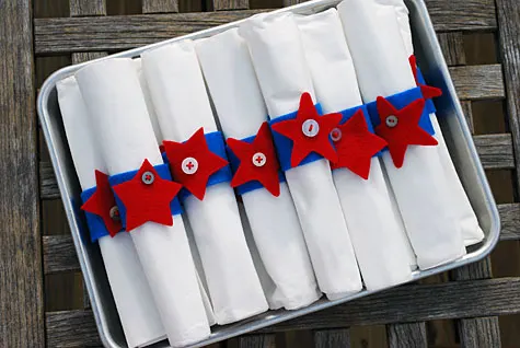 Easy Fourth of July felt and button star napkin rings - no sewing required!