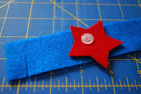 Easy Fourth of July felt and button star napkin rings - no sewing required!