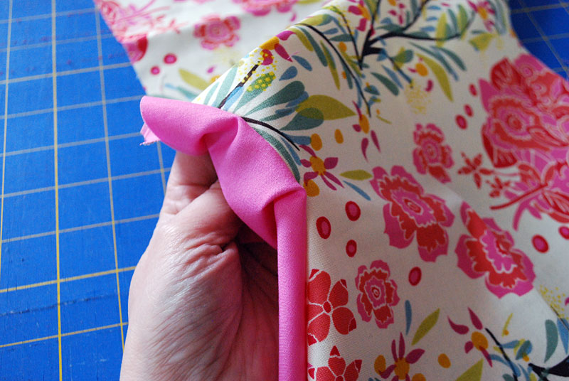 How to make a pillowcase free pattern and tutorial