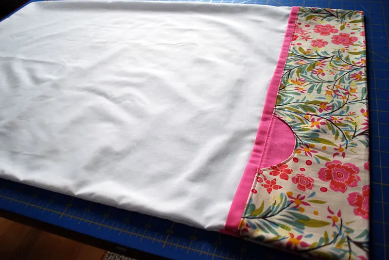 How to make a pillowcase free pattern and tutorial