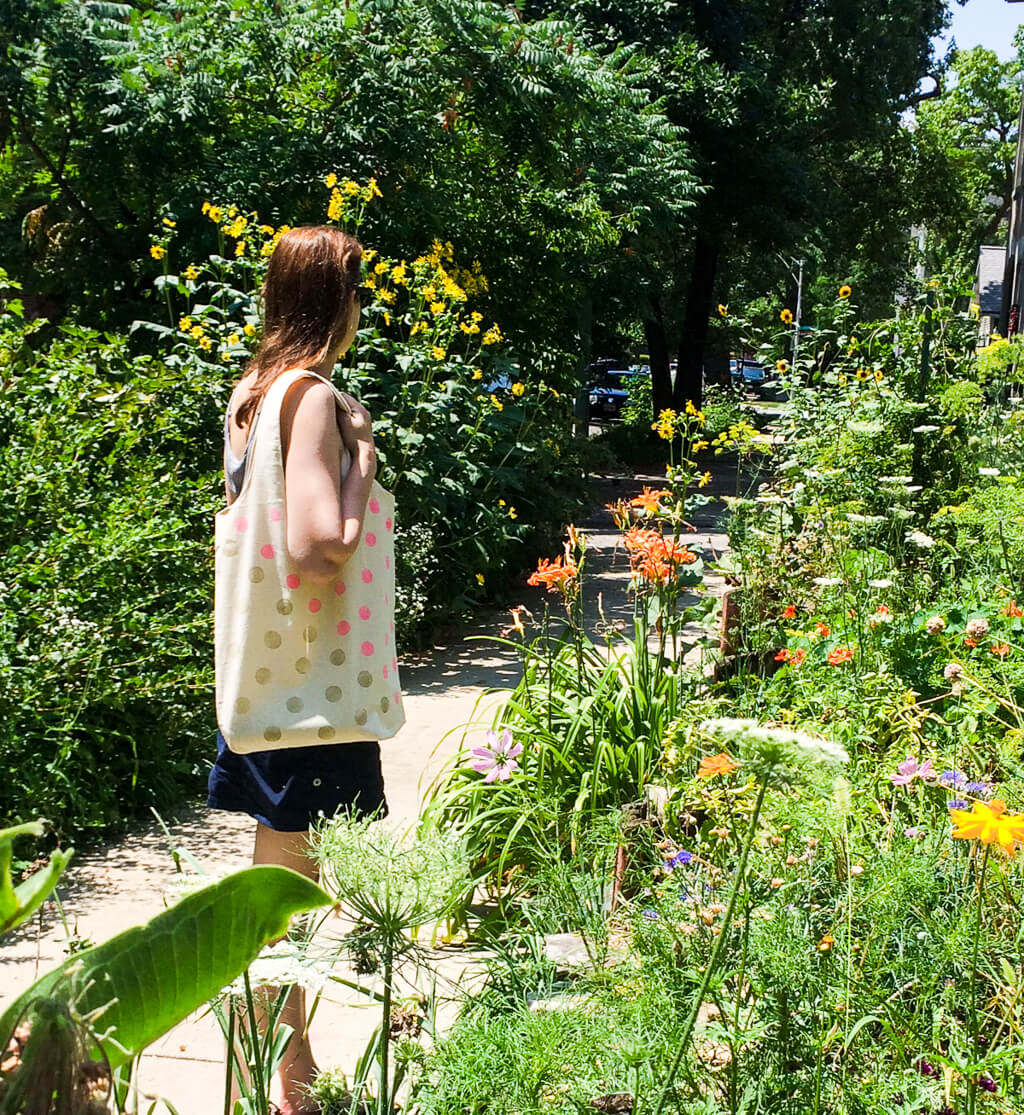 DIY eco-friendly reusable shopping bags made with fruit and vegetable stamping