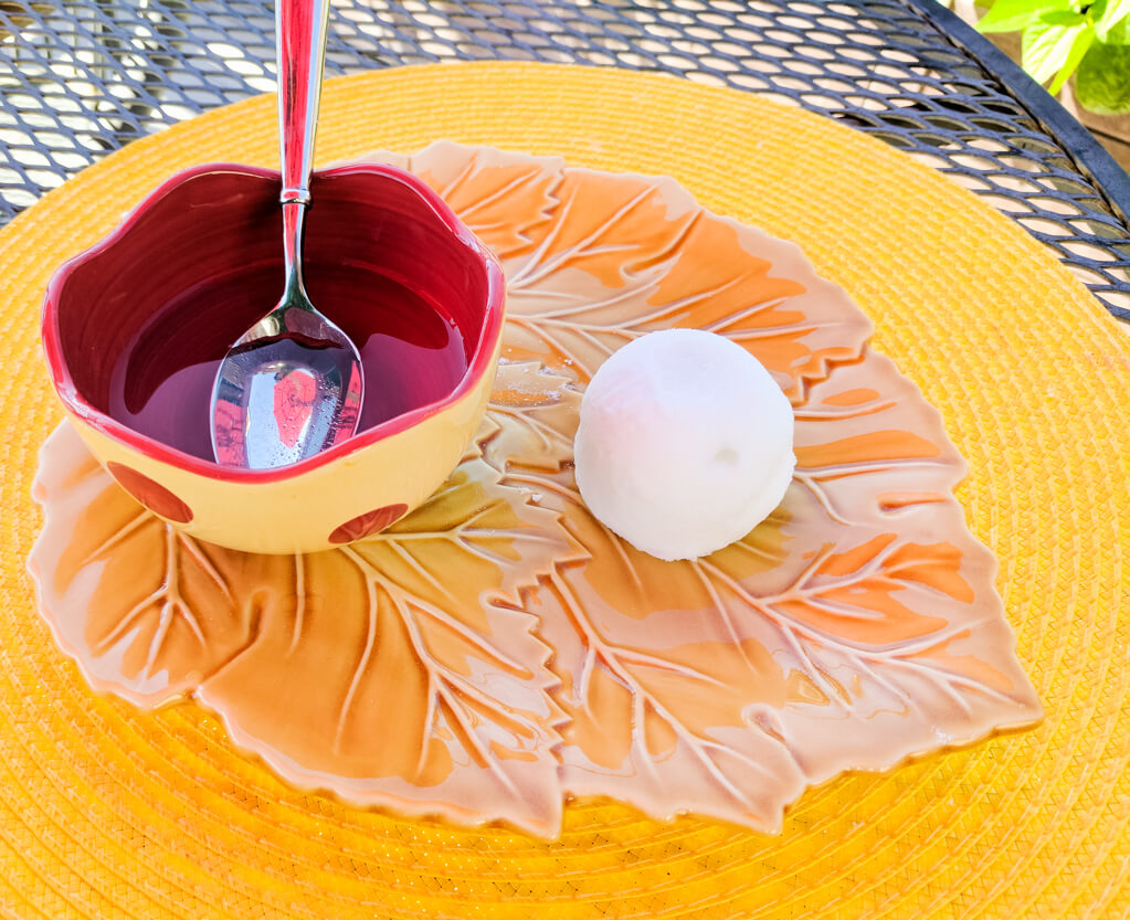 Freeze glow-in-the-dark eyeball bouncy balls in baking soda and water, then spoon on vinegar to reveal. Fun and easy kids Halloween party game!