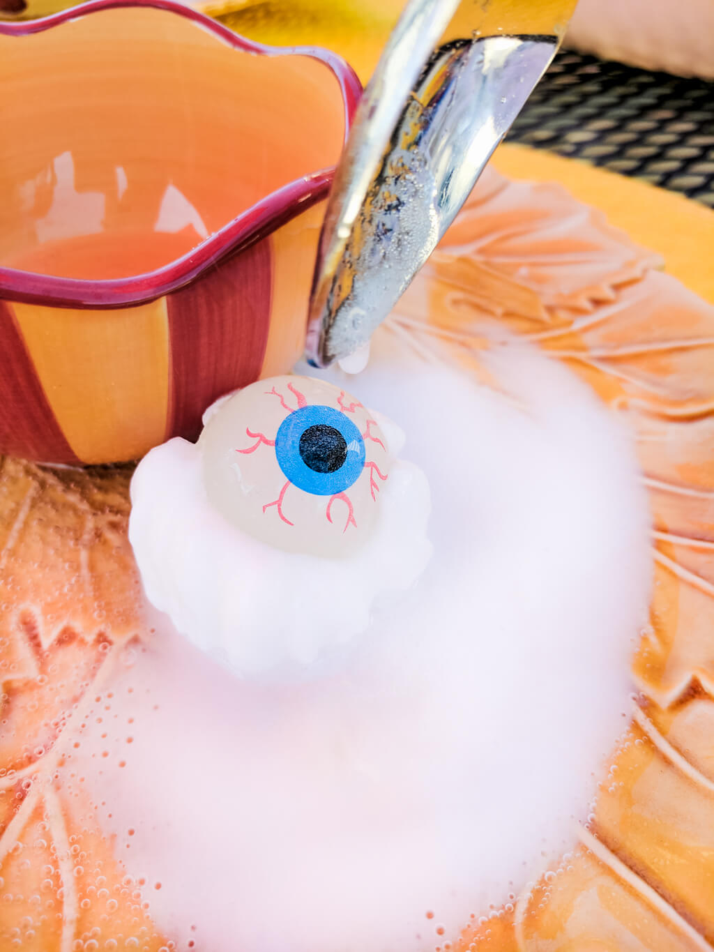 Fun kids Halloween party game: Eyeball surprise! Freeze glow-in-the-dark eyeball bouncy balls in baking soda and water, then spoon on vinegar to reveal. #halloween #halloweenparty