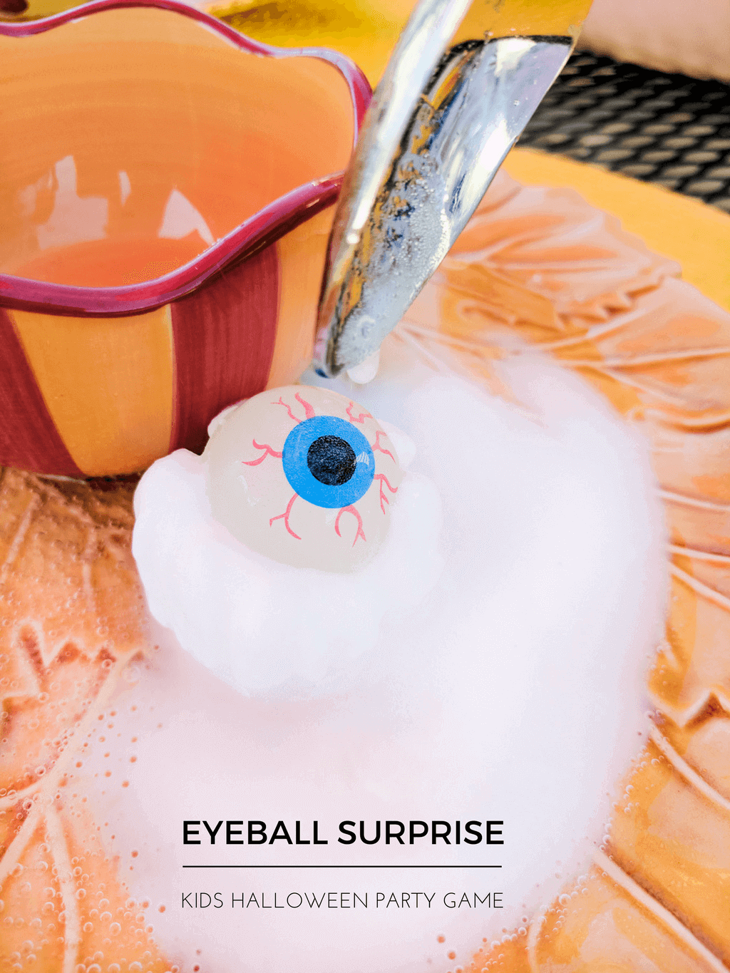 Fun kids Halloween party game: Eyeball surprise! Freeze glow-in-the-dark eyeball bouncy balls in baking soda and water, then spoon on vinegar to reveal. #halloween #halloweenparty