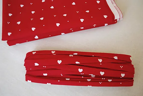 GIVEAWAY: Red and White Heart Handmade Bias Tape for Valentine's Day - 11 yards GIVEAWAY Freebie Handmade Bias Tape for Valentine's Day