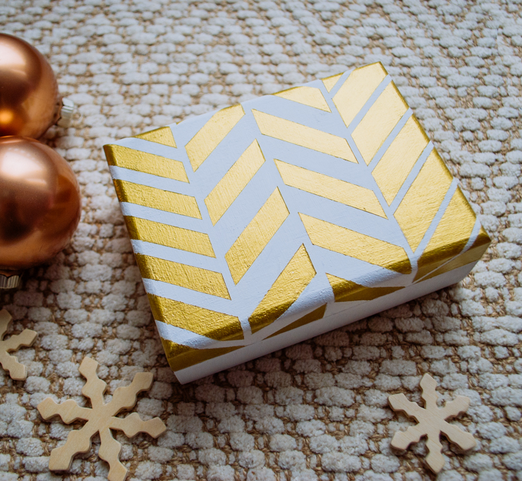 How to make a DIY Gold and White Painted Wooden Card Box @merrimentdesign