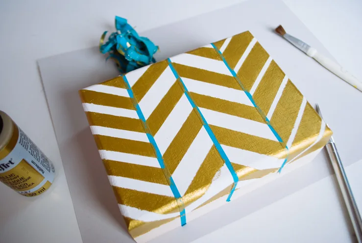 How to make a DIY Gold and White Painted Wooden Card Box @merrimentdesign