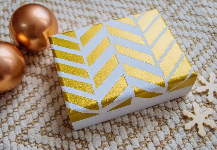 How to make a DIY Gold and White Painted Wooden Card Box @merrimentdesign