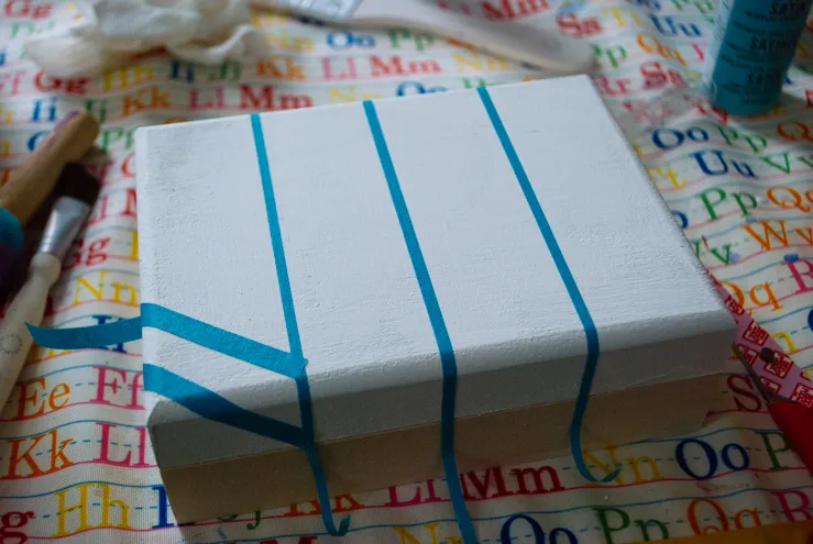 How to make a DIY Gold and White Painted Wooden Card Box @merrimentdesign