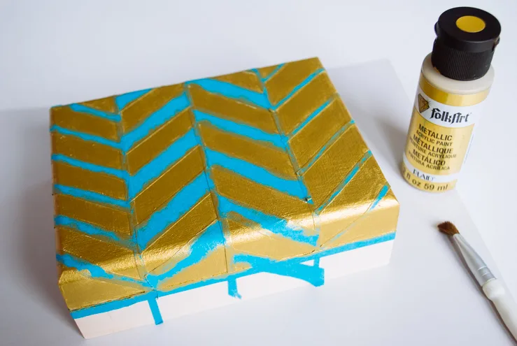 How to make a DIY Gold and White Painted Wooden Card Box @merrimentdesign