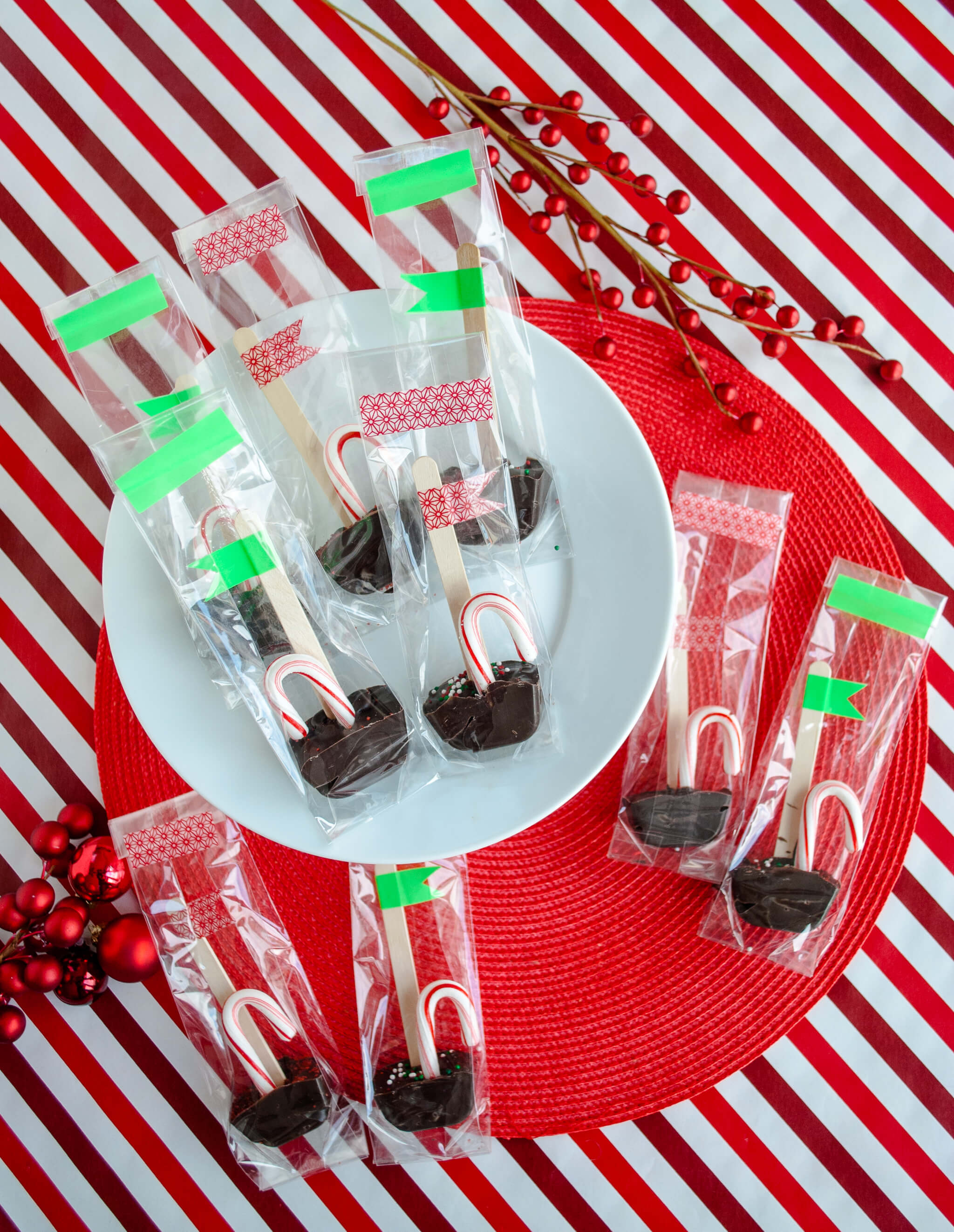 Handmade Chocolate Stir Sticks for Hot Chocolate and Coffee. Make this easy DIY Christmas gift for teachers and neighbors.