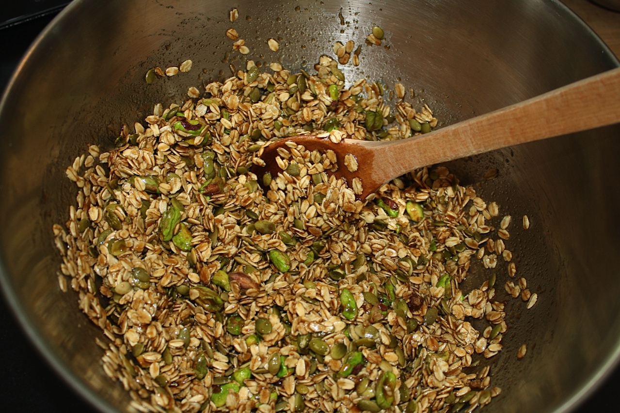 Homemade Cranberry Granola Recipe DIY gift idea