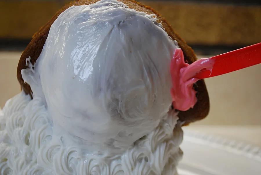 How to frost a traditional Easter lamb cake mold