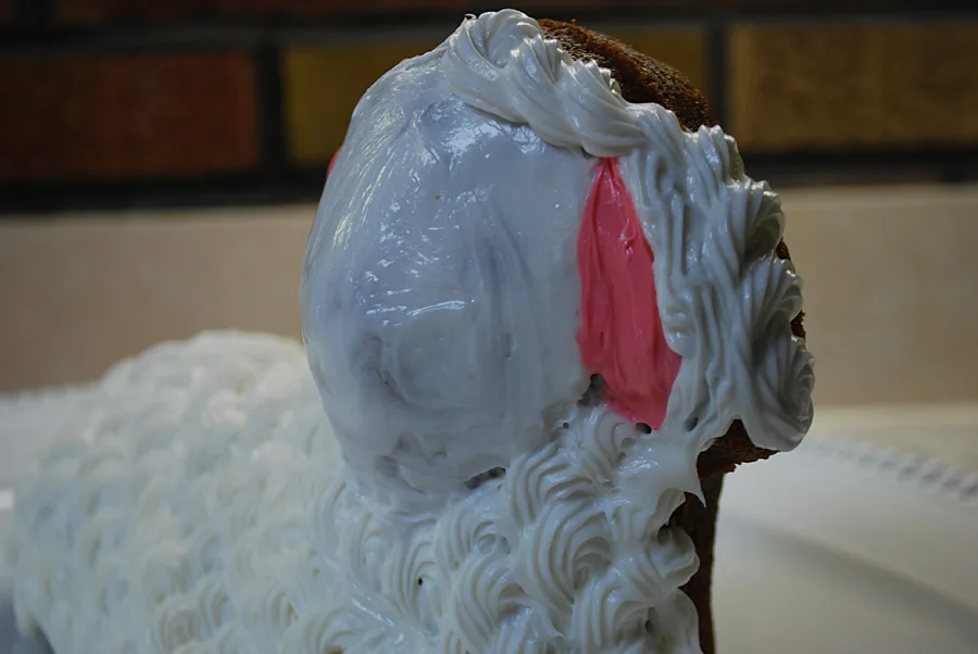 How to frost a traditional Easter lamb cake mold