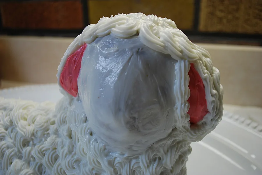 How to frost a traditional Easter lamb cake mold