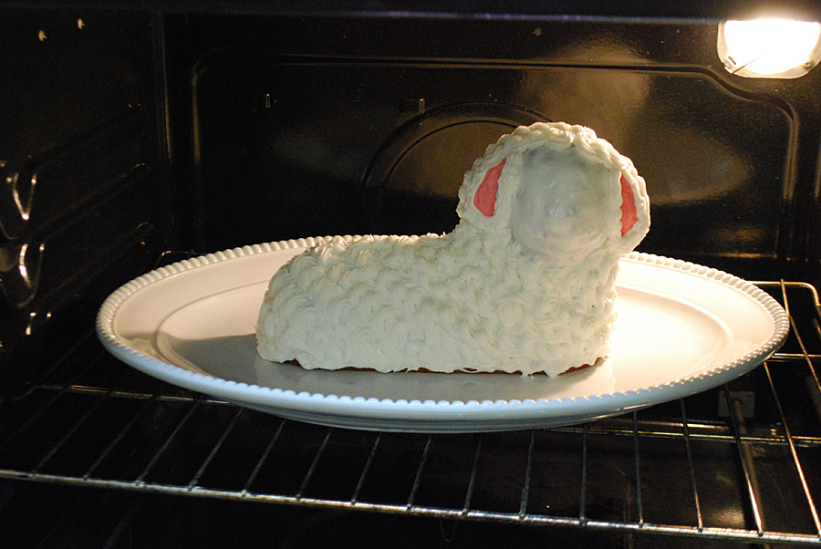 How to frost a traditional Easter lamb cake mold