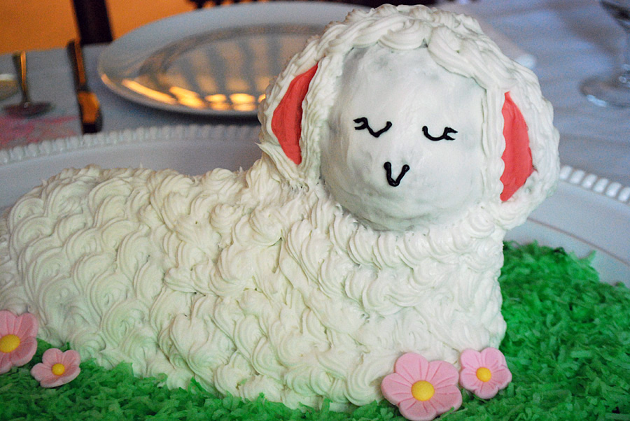 How to decorate a traditional standup Easter lamb cake