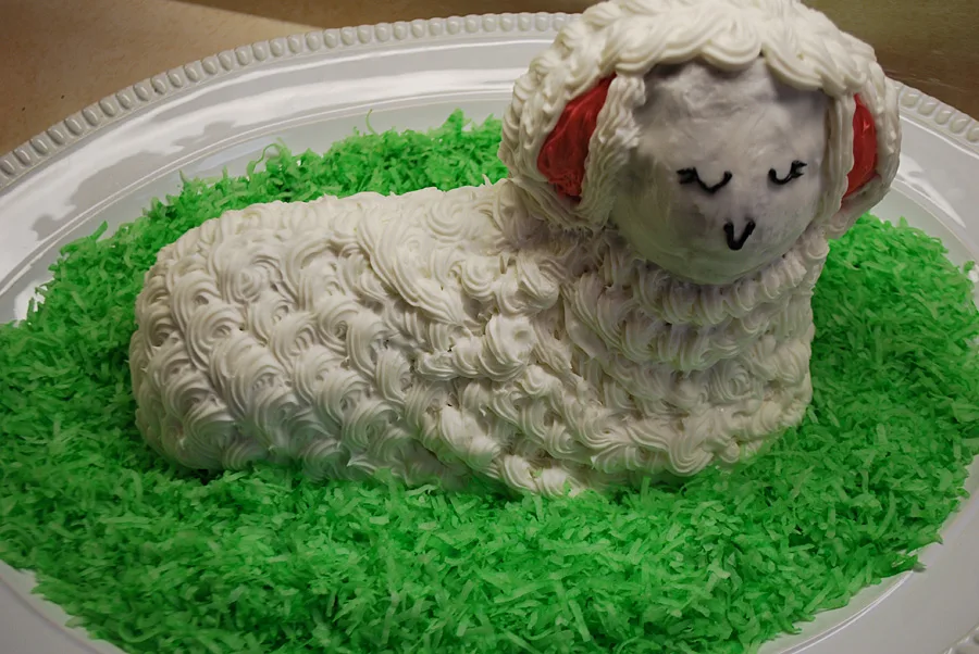 How to frost a traditional Easter lamb cake mold