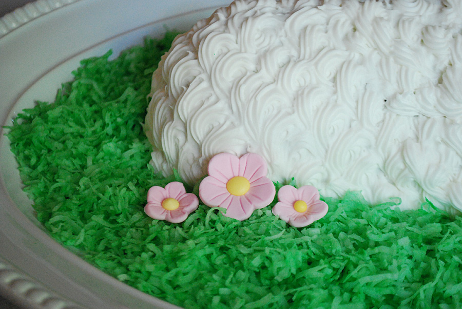 How to decorate a traditional standup Easter lamb cake