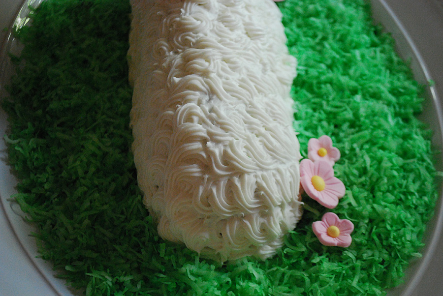 How to decorate a traditional standup Easter lamb cake
