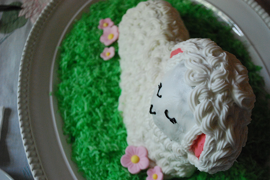 How to frost a traditional Easter lamb cake mold