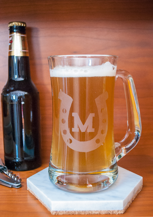 How to etch a monogrammed horseshoe beer glass for the Kentucky Derby, Preakness and Belmont Stakes @merrimentdesign #derby