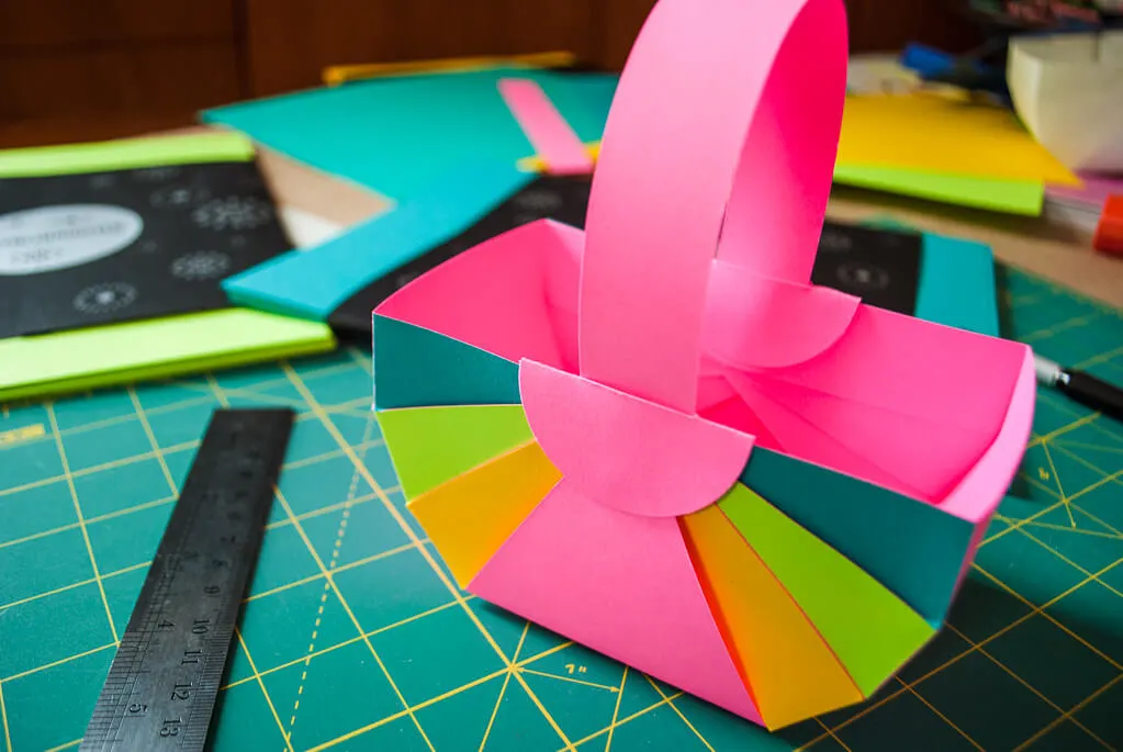 DIY paper Easter basket